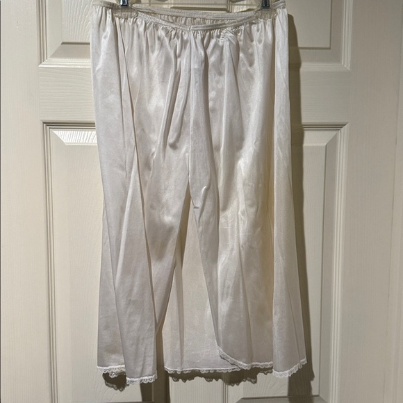 Vassarette XL, Length 28 inches, Ivory Satin Lingerie with side slit - Picture 1 of 4